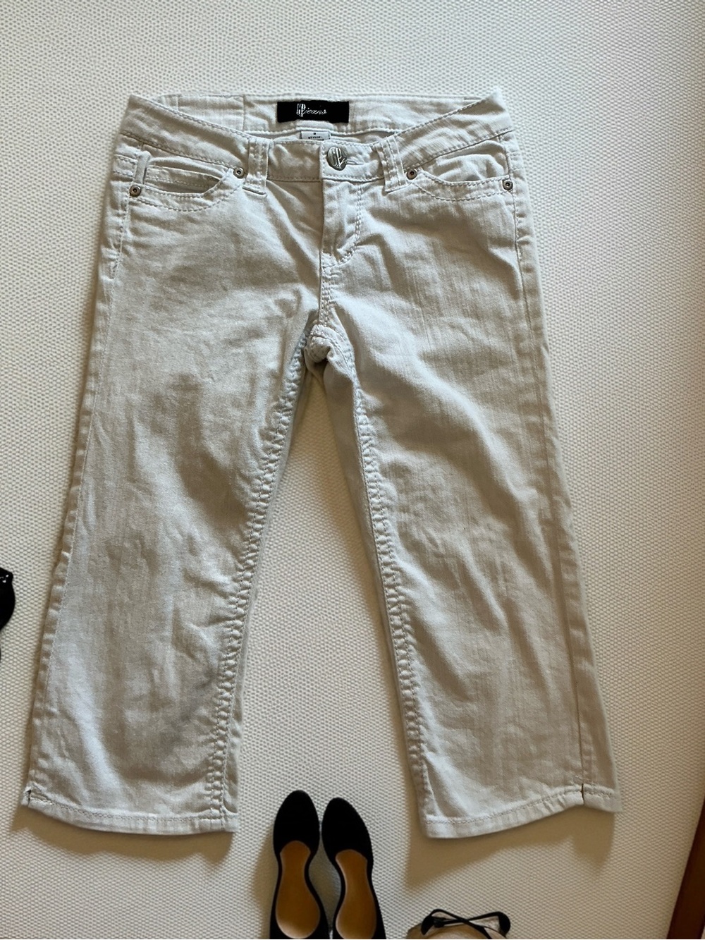 BC Jeans White Stretch Capri Jeans Size 3